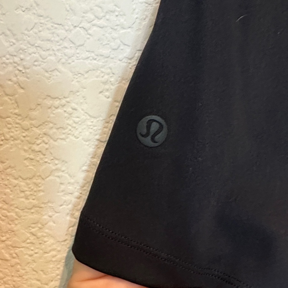 ๐๐ค LULULEMON SHORTS ๐ค๐ - Picture 2 of 4